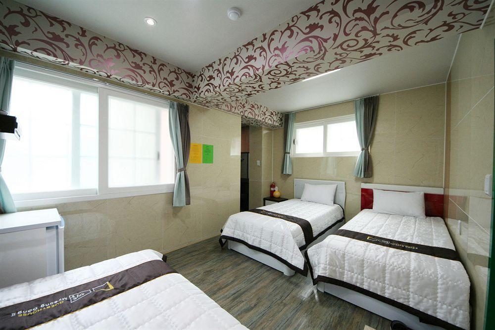 Guesthouse Myeongdong 2 Seoul Exterior photo