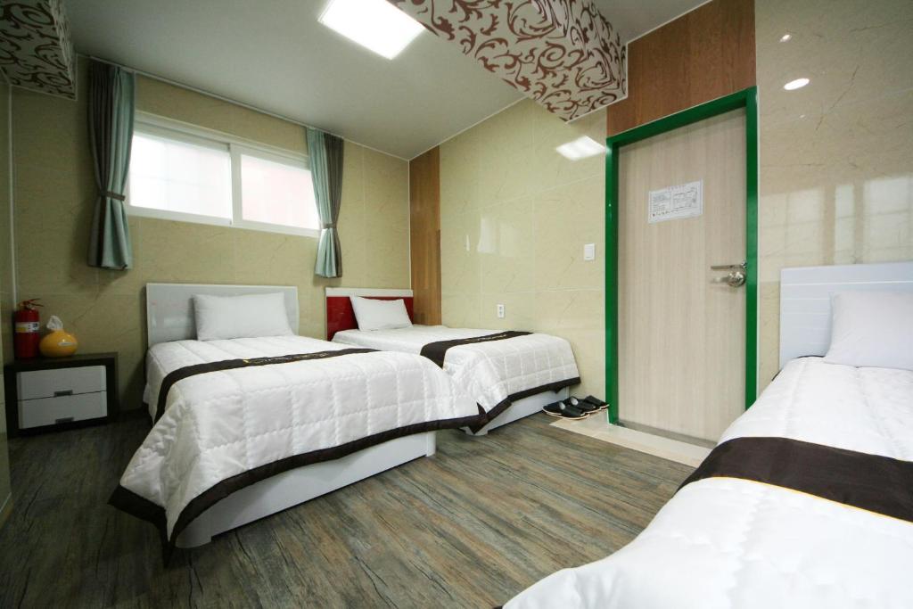 Guesthouse Myeongdong 2 Seoul Room photo