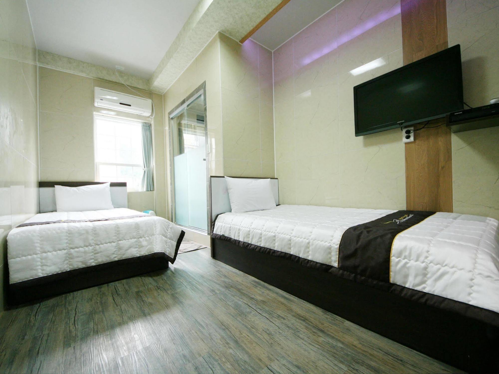 Guesthouse Myeongdong 2 Seoul Exterior photo