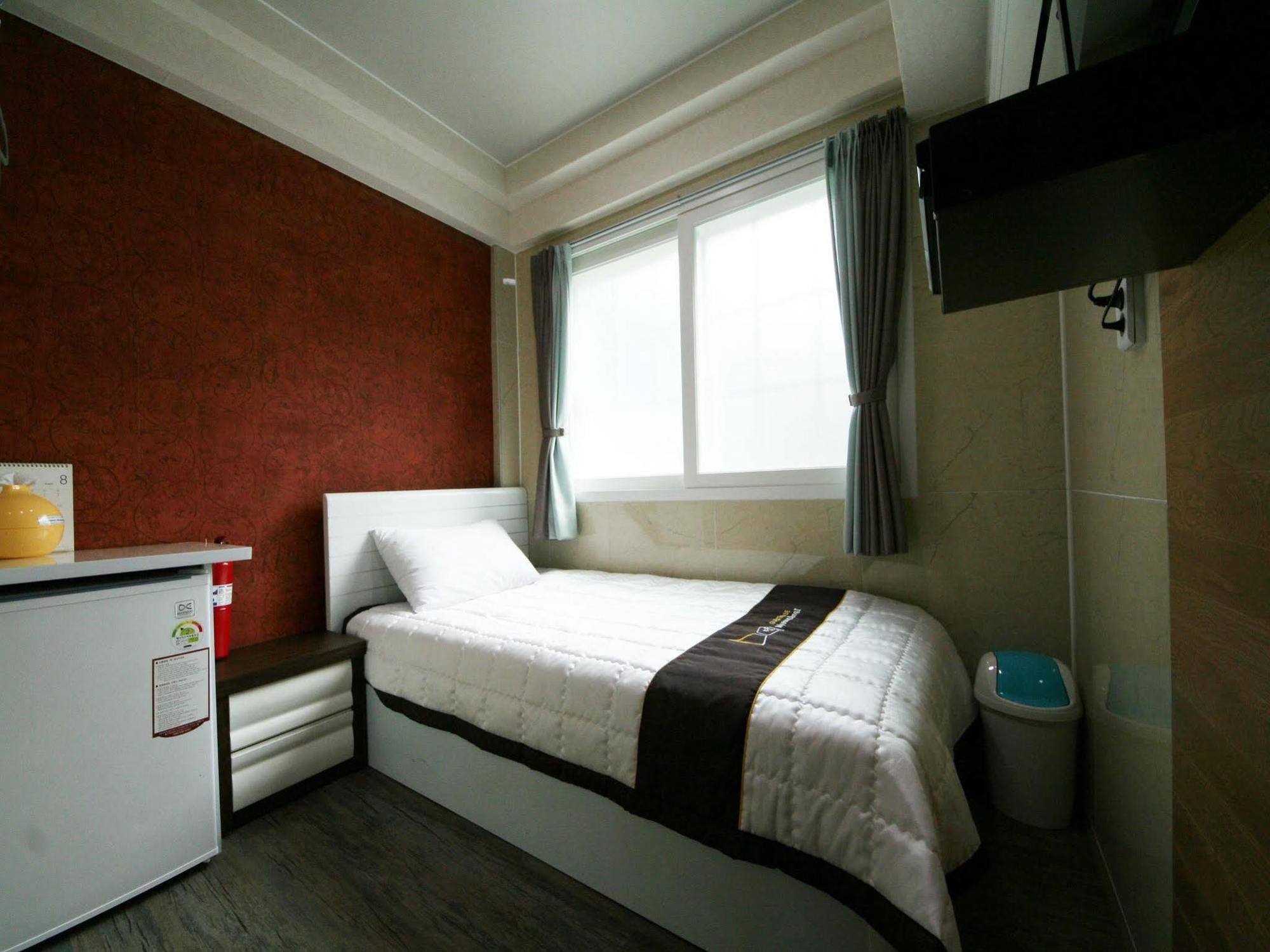 Guesthouse Myeongdong 2 Seoul Exterior photo